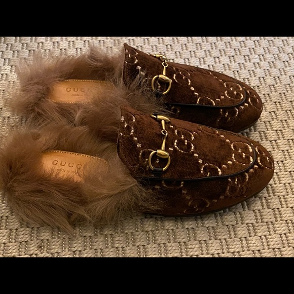 NIB GUCCI Princetown Velvet Logo Lamb Fur Mules 35 - Picture 8 of 10